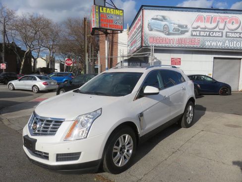 Used 2013 Cadillac SRX Luxury image 2