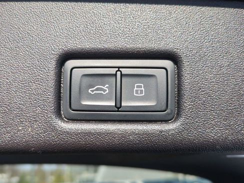 Certified 2025 Audi Q5 Premium Plus image 22