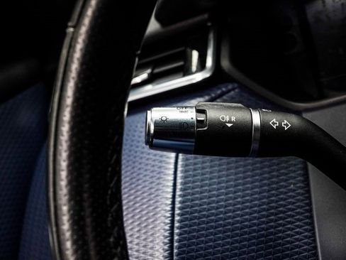 Used 2021 Land Rover Range Rover Velar R-Dynamic S image 29