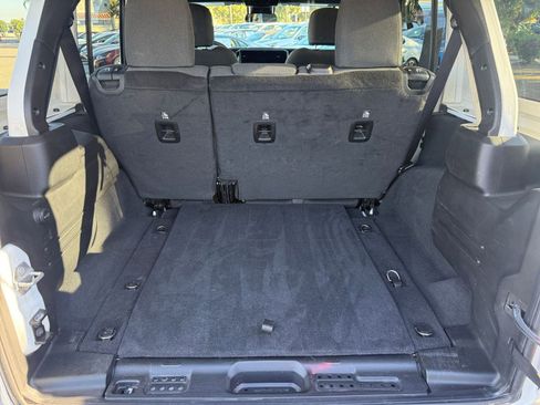 Used 2025 Jeep Wrangler Unlimited Rubicon image 27