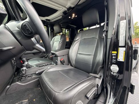 Used 2022 Jeep Gladiator Overland w/ Popular Equipment Package AWD/4WD image 12