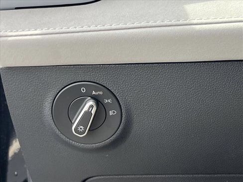 New 2025 Volkswagen Taos SE image 14