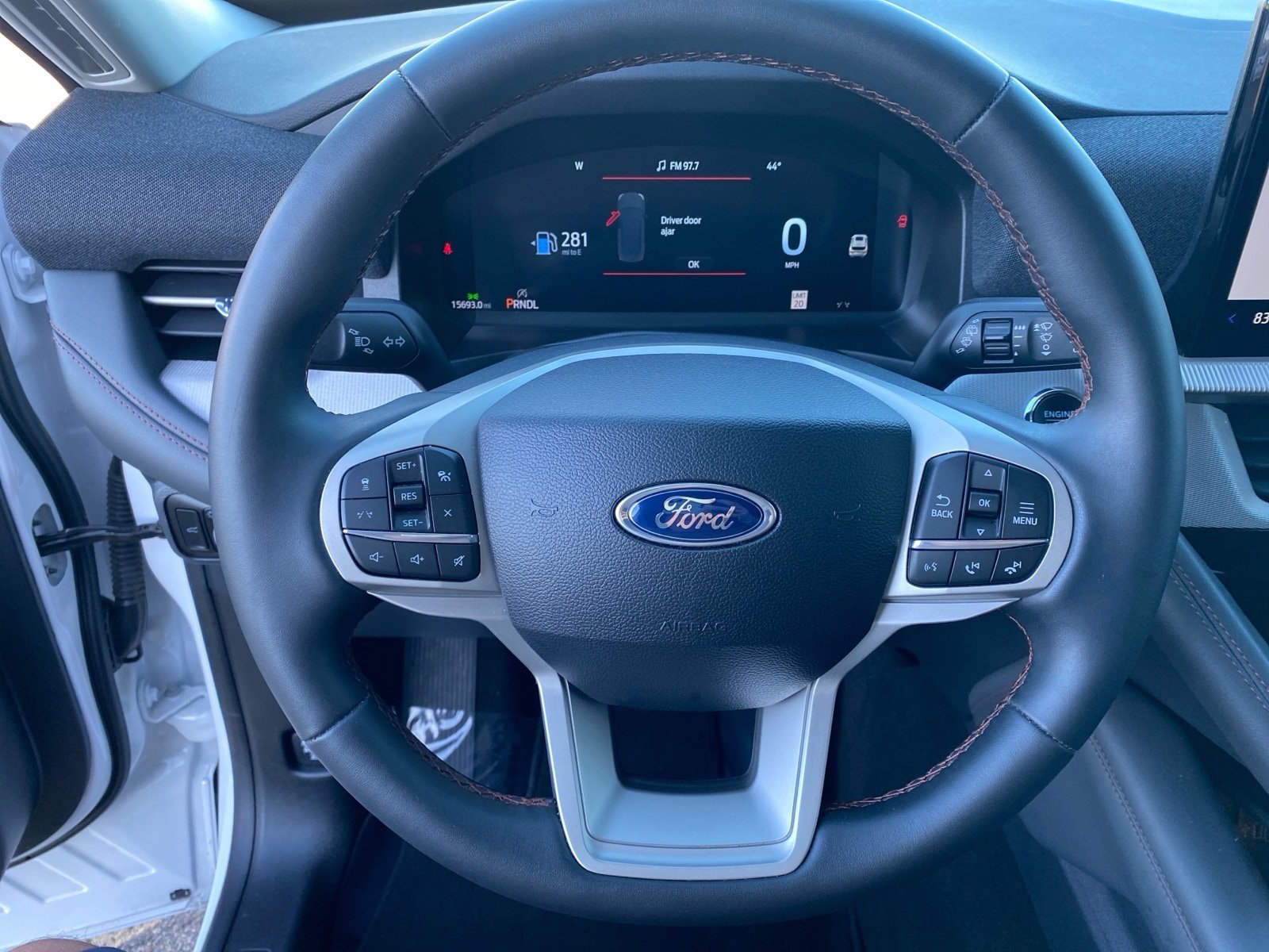 Used 2025 Ford Explorer Active AWD/4WD image 11