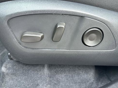 Used 2025 GMC Acadia Elevation image 23