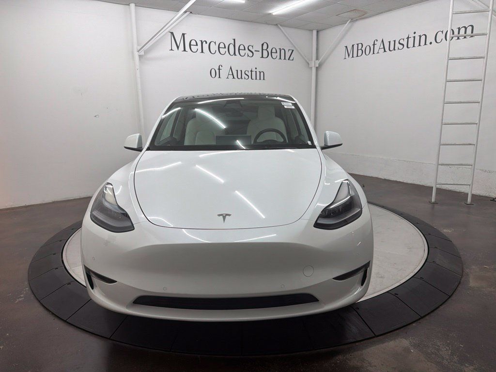 Used 2022 Tesla Model Y Long Range AWD/4WD image 2