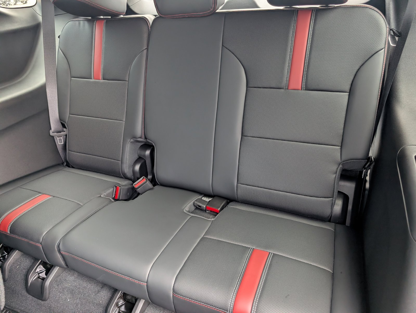 New 2027 Chevrolet Traverse RS w/ LPO, Assistance Package FWD image 9