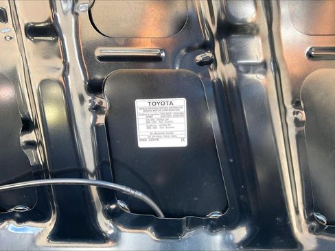 Used 2018 Toyota Corolla LE w/ Carpet Mat Package (TMS) FWD image 33