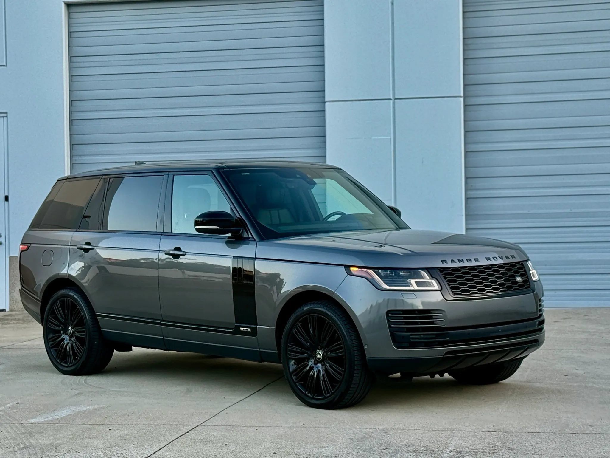 Used 2019 Land Rover Range Rover Long Wheelbase Supercharged AWD/4WD image 4