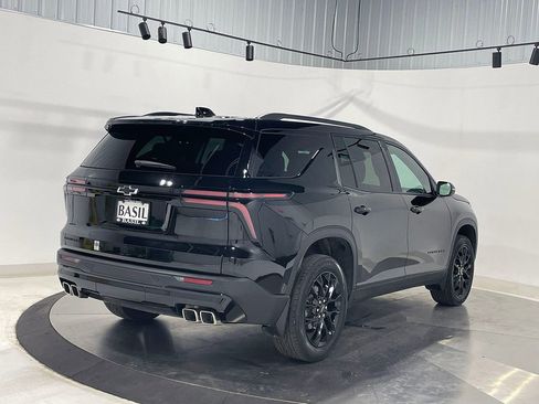 Used 2025 Chevrolet Traverse LT w/ Midnight/Sport Edition AWD/4WD image 11