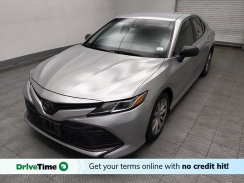 Used 2018 Toyota Camry LE image 1