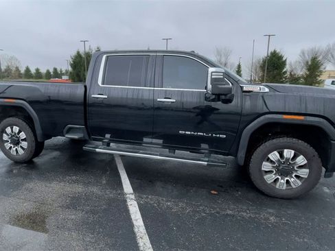 Used 2024 GMC Sierra 3500 Denali w/ Denali Reserve Package image 3