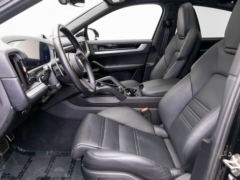Used 2024 Porsche Cayenne S image 11