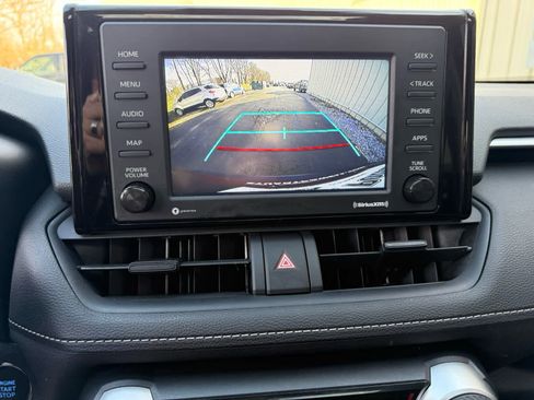 Used 2021 Toyota RAV4 XLE w/ Convenience Package image 16