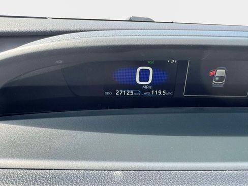 Certified 2021 Toyota Prius Prime Limited FWD image 31