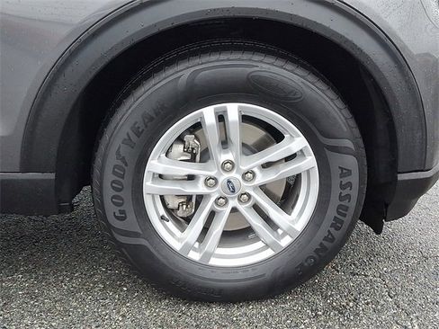 Used 2022 Ford Explorer XLT w/ Equipment Group 202A image 8