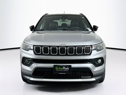 Used 2023 Jeep Compass Limited AWD/4WD image 2