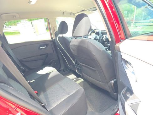 Used 2023 Nissan Rogue SV AWD/4WD image 12