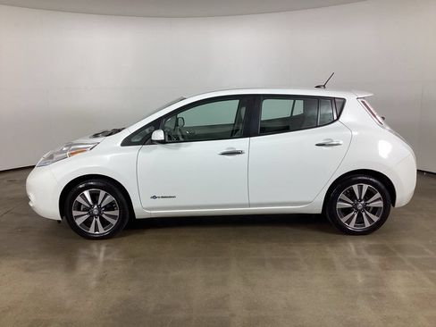 Used 2015 Nissan Leaf SV FWD image 10