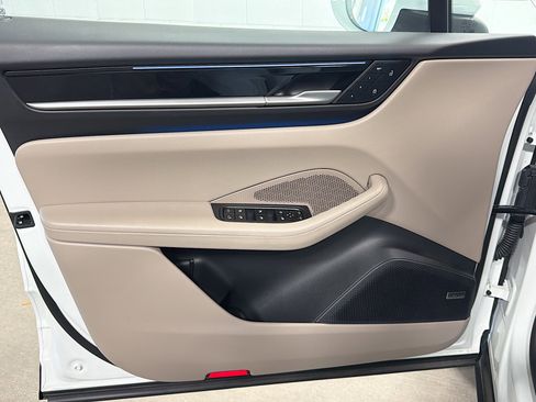 Certified 2025 Porsche Macan 4S Electric image 22