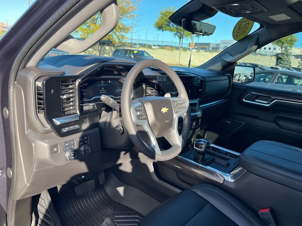 Used 2023 Chevrolet Silverado 1500 LTZ w/ LTZ Premium Package AWD/4WD image 18