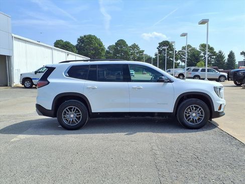 Used 2025 GMC Acadia Elevation image 21
