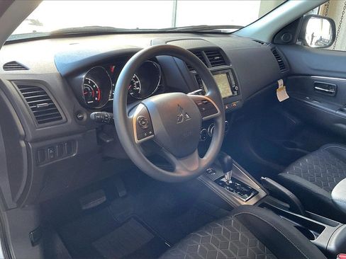 Used 2025 Mitsubishi Outlander Sport ES image 4