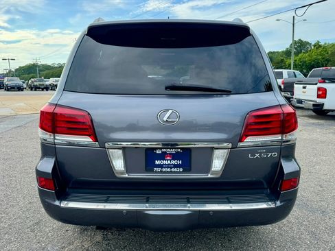 Used 2013 Lexus LX 570 4WD w/ Luxury Pkg image 4