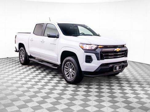 Used 2024 Chevrolet Colorado LT RWD image 8