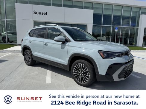New 2025 Volkswagen Taos SE image 1