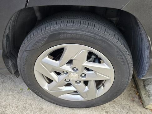 Used 2024 Hyundai Kona SE image 12