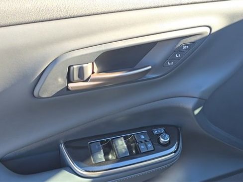 Used 2025 Toyota Crown Signia w/ Advanced Technology Package image 11