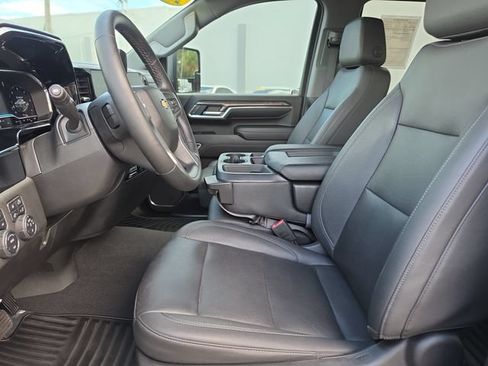 Used 2024 Chevrolet Silverado 2500 LTZ AWD/4WD image 15