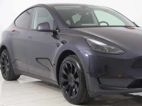 Used 2024 Tesla Model Y Long Range AWD/4WD image 38