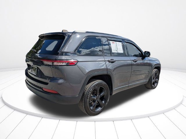 Used 2023 Jeep Grand Cherokee Altitude RWD image 4