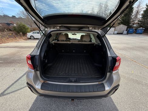 Used 2018 Subaru Outback 3.6R Limited image 17