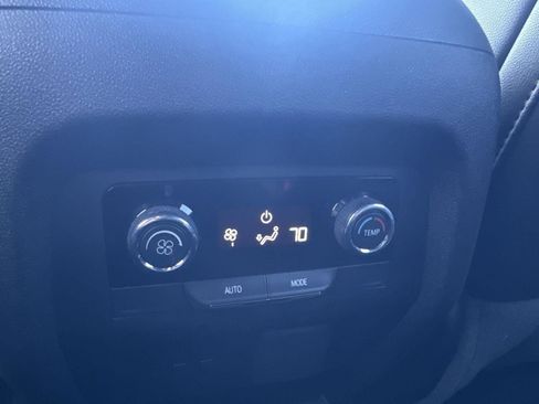 Used 2025 Chevrolet Traverse LT w/ Enhanced Driving Package image 16