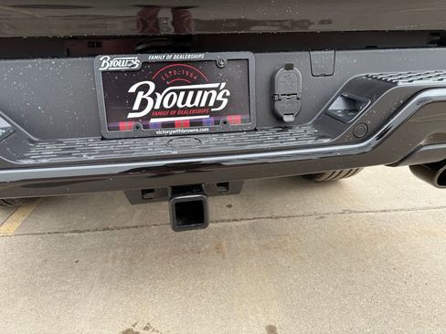 New 2026 RAM 1500 4x4 Crew Cab image 11