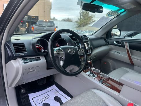 Used 2013 Toyota Highlander Limited image 36