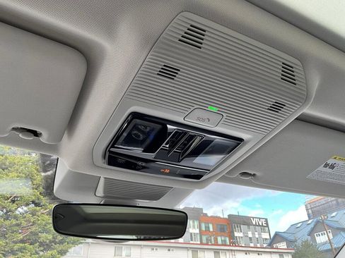 New 2026 Volkswagen Tiguan SE image 17