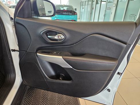 Used 2018 Jeep Cherokee Trailhawk w/ Quick Order Package 27L image 24