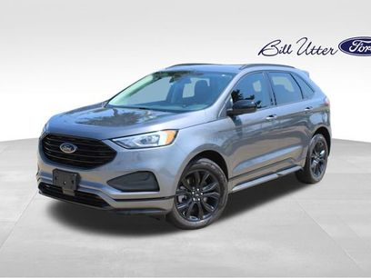 Used 2022 Ford Edge SE w/ Black Appearance Package