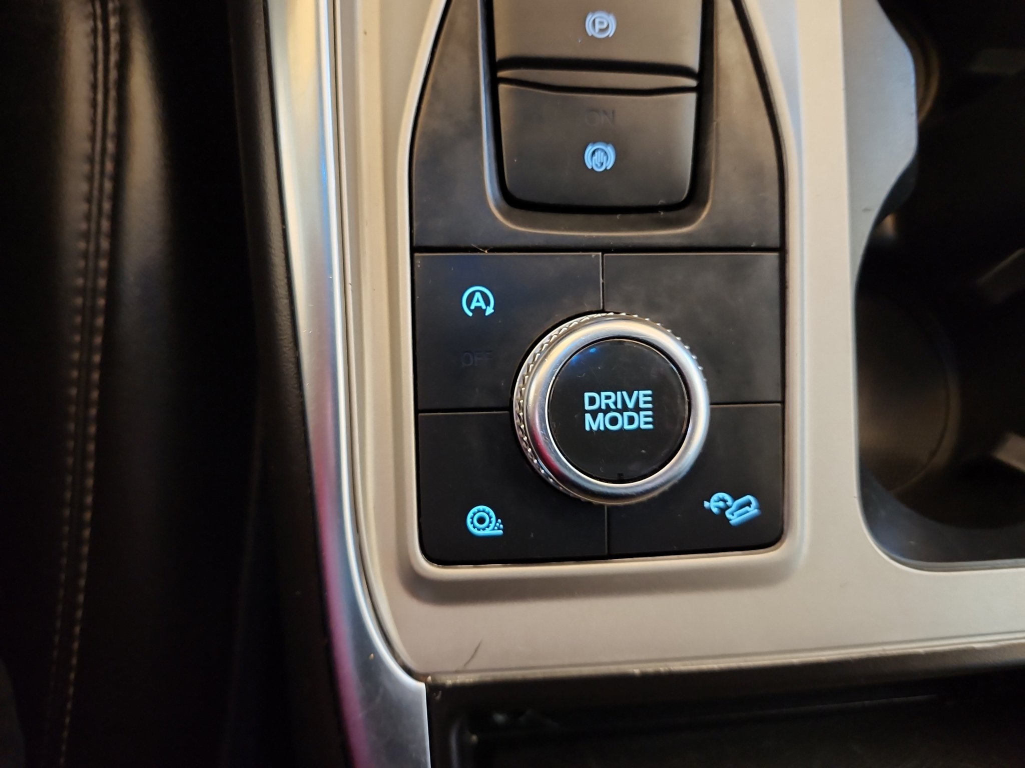 Used 2023 Ford Explorer XLT w/ XLT Sport Appearance Package AWD/4WD image 19
