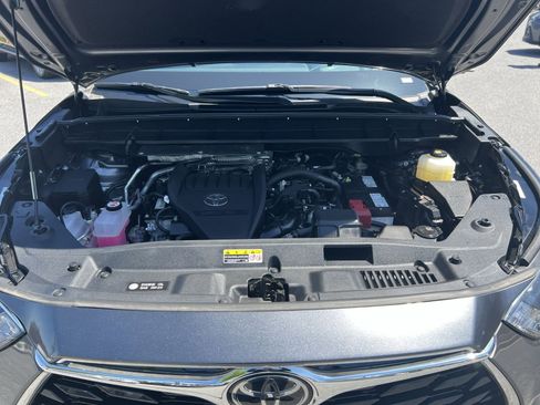 Used 2023 Toyota Highlander Platinum image 36