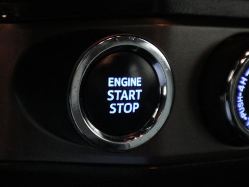 Used 2023 Toyota Tacoma TRD Off-Road image 32