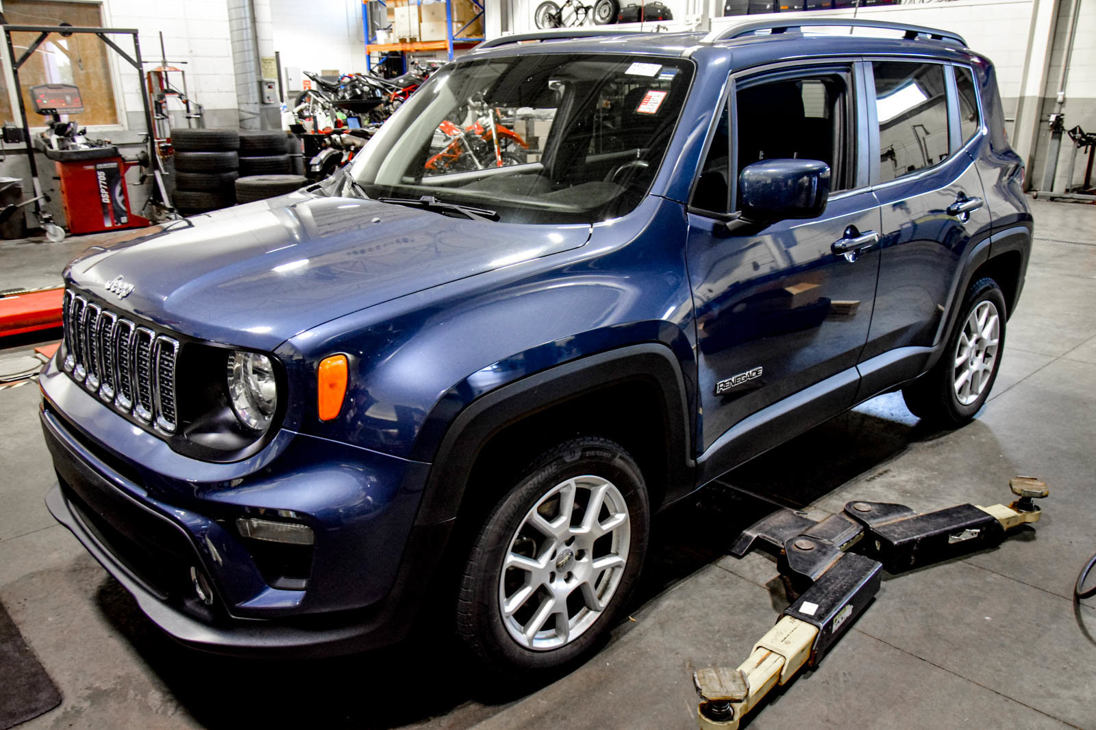Used 2020 Jeep Renegade Latitude w/ Cold Weather Group AWD/4WD image 1