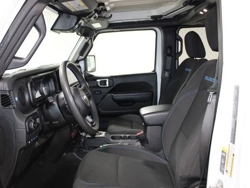 Used 2024 Jeep Wrangler Unlimited Rubicon 4xe AWD/4WD image 16