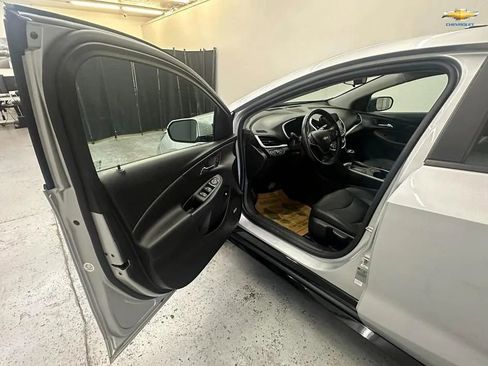 Used 2017 Chevrolet Volt LT w/ Comfort Package image 9