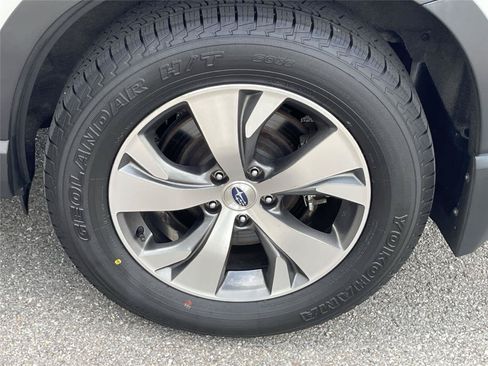 Certified 2022 Subaru Ascent Premium w/ Convenience Package AWD/4WD image 11