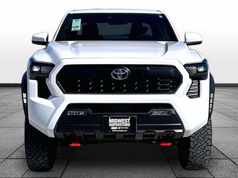 Used 2025 Toyota Tacoma TRD Off-Road image 3