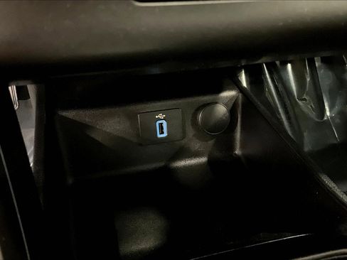 Used 2017 Ford Fusion SE w/ Fusion SE Technology Package FWD image 17